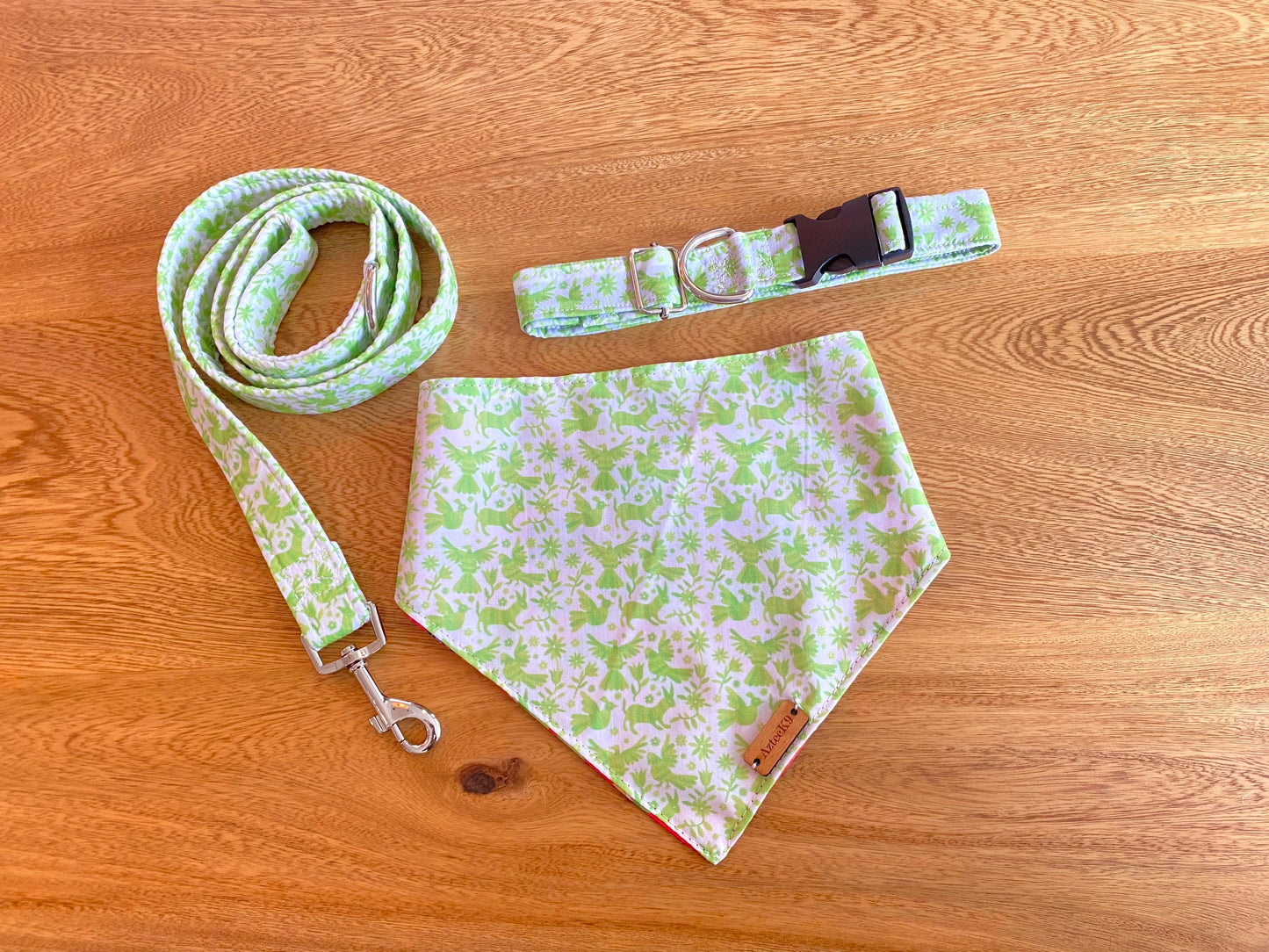 Green otomi leash